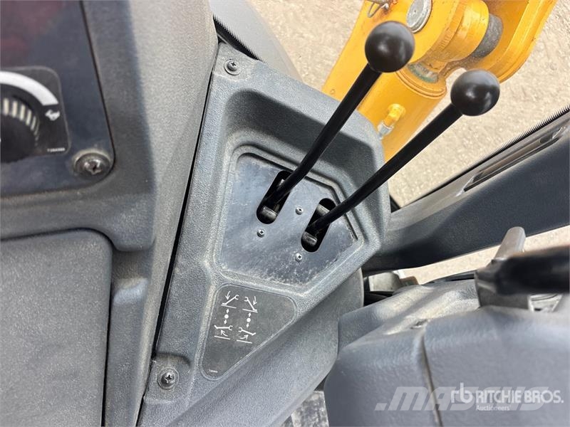 John Deere 320 P-Tier 4x4 Backhoe Loader لوادر ذات جرافات عكسية