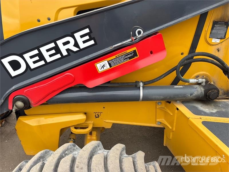 John Deere 320 P-Tier 4x4 Backhoe Loader لوادر ذات جرافات عكسية
