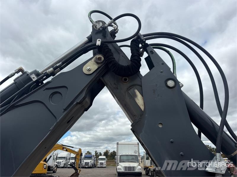 John Deere 320 P-Tier 4x4 Backhoe Loader لوادر ذات جرافات عكسية