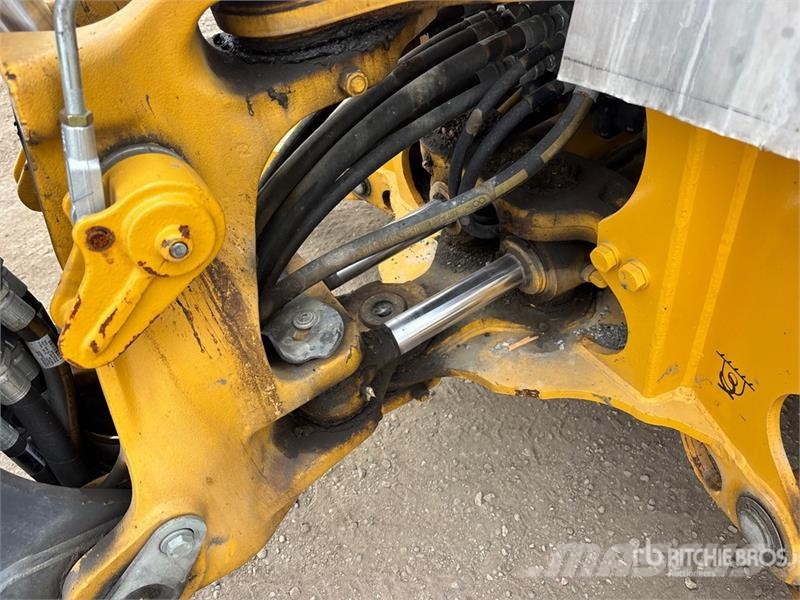John Deere 320 P-Tier 4x4 Backhoe Loader لوادر ذات جرافات عكسية