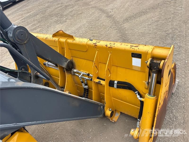 John Deere 320 P-Tier 4x4 Backhoe Loader لوادر ذات جرافات عكسية