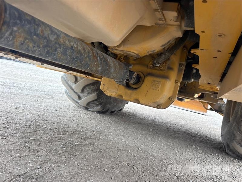 John Deere 320 P-Tier 4x4 Backhoe Loader لوادر ذات جرافات عكسية