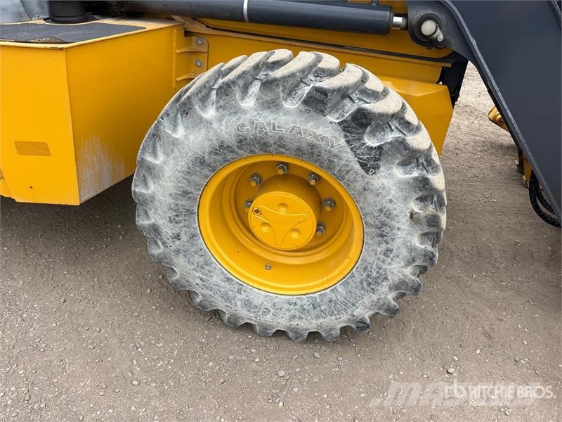 John Deere 320 P-Tier 4x4 Backhoe Loader لوادر ذات جرافات عكسية