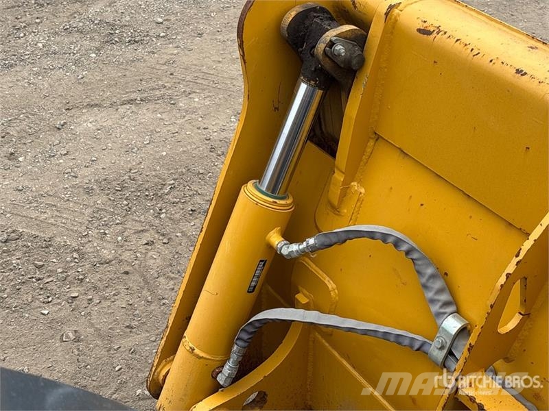 John Deere 320 P-Tier 4x4 Backhoe Loader لوادر ذات جرافات عكسية
