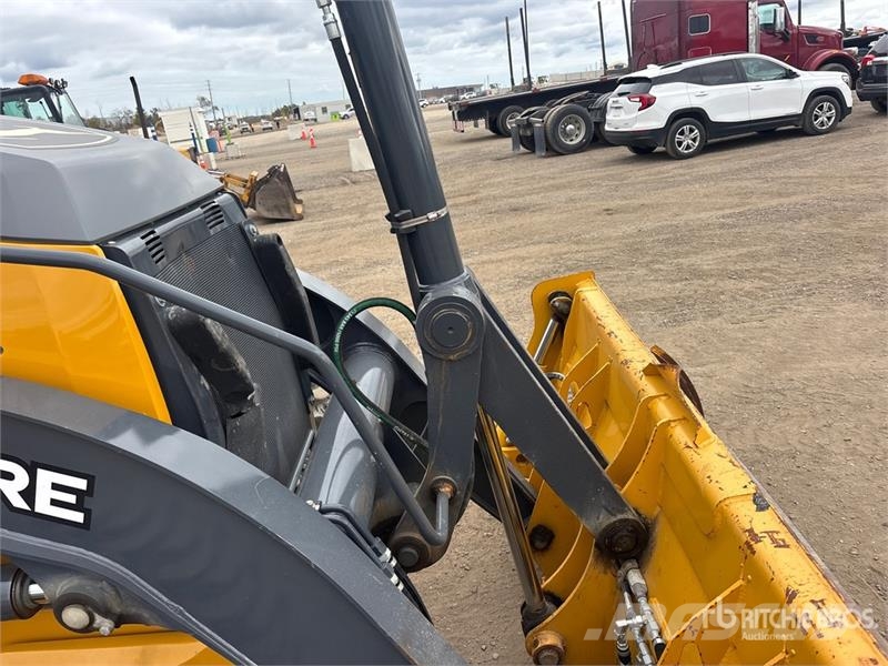 John Deere 320 P-Tier 4x4 Backhoe Loader لوادر ذات جرافات عكسية