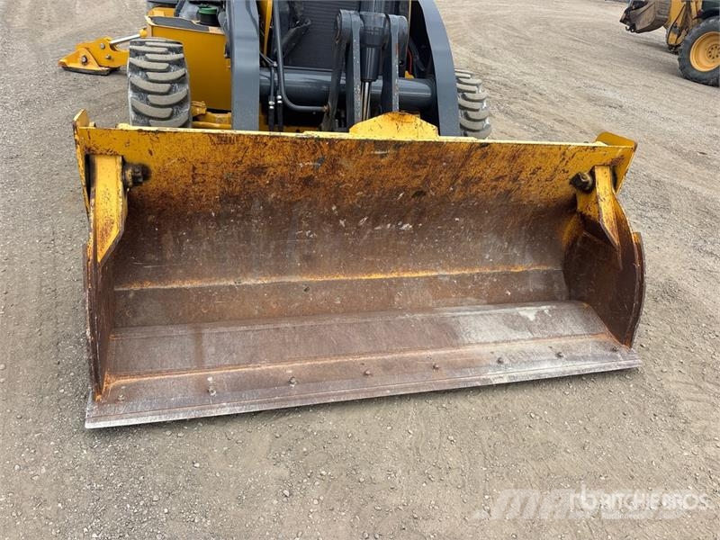 John Deere 320 P-Tier 4x4 Backhoe Loader لوادر ذات جرافات عكسية