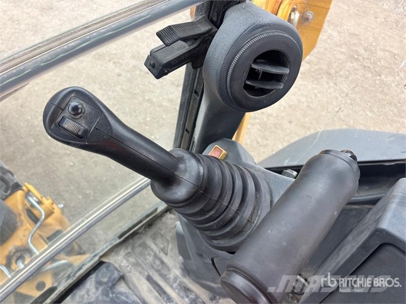 John Deere 320 P-Tier 4x4 Backhoe Loader لوادر ذات جرافات عكسية