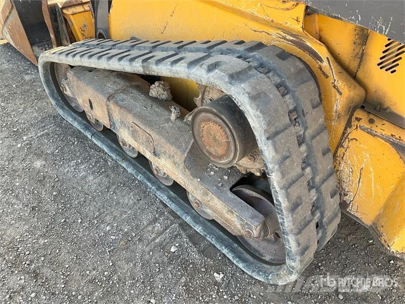 John Deere 323E Skid steer mini nakladalci