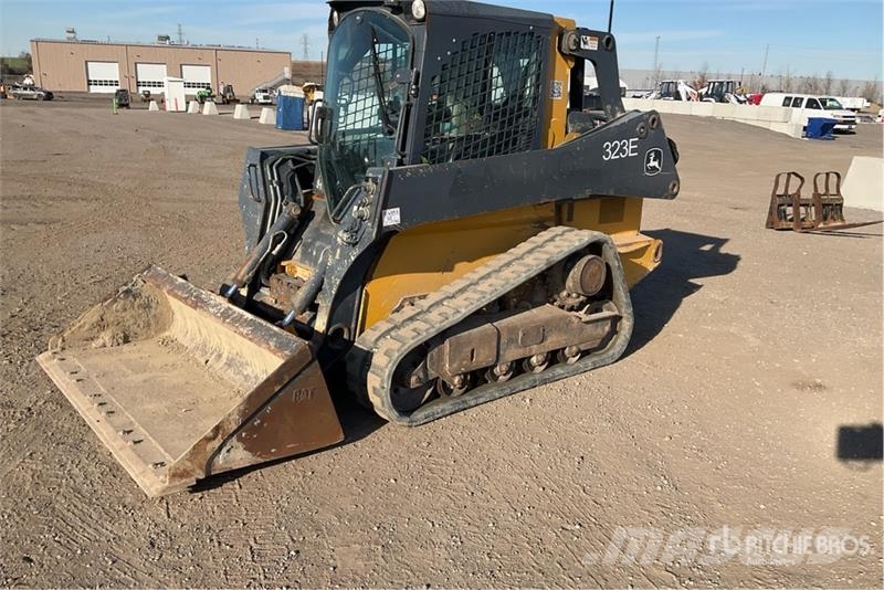 John Deere 323E Skid steer mini nakladalci