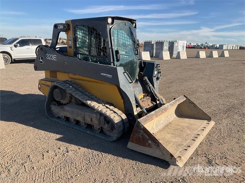 John Deere 323E Skid steer mini nakladalci