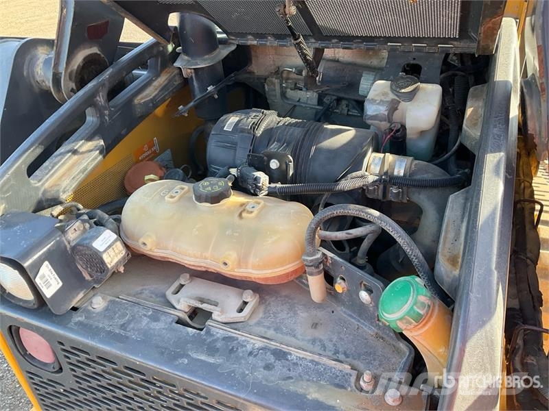 John Deere 323E Skid steer mini nakladalci