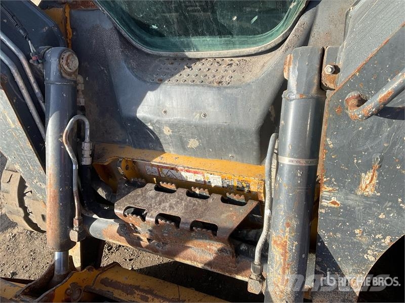 John Deere 323E Skid steer mini nakladalci
