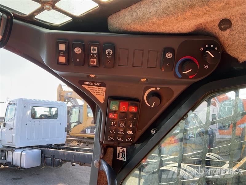 John Deere 323E Skid steer mini nakladalci