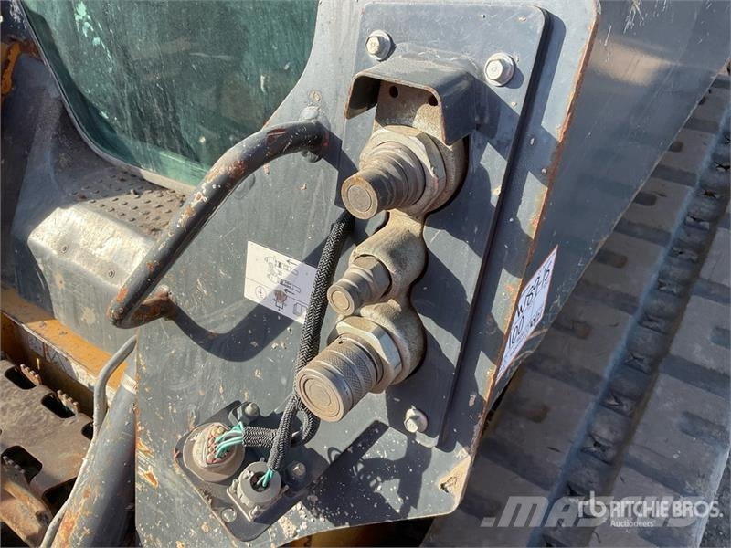 John Deere 323E Skid steer mini nakladalci