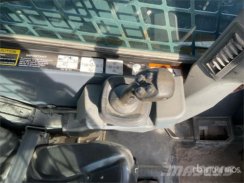 John Deere 323E Skid steer mini nakladalci