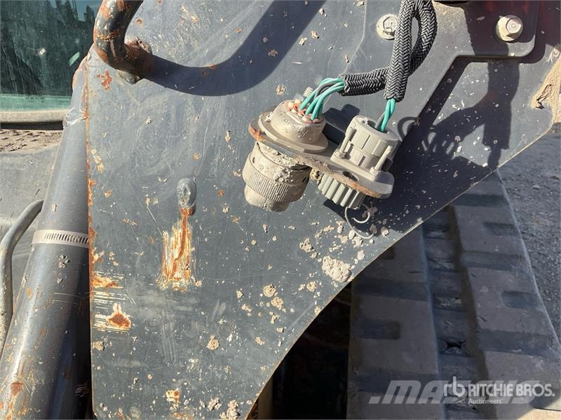 John Deere 323E Skid steer mini nakladalci