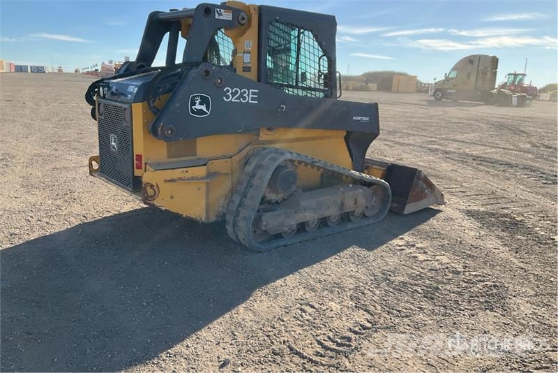 John Deere 323E Skid steer mini nakladalci