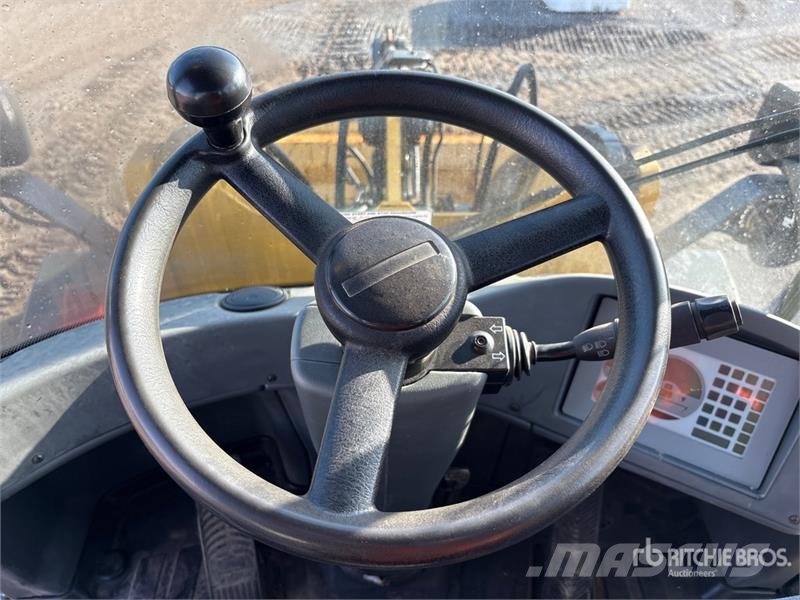 John Deere 324J Wheel Loader Iekrāvēji uz riteņiem