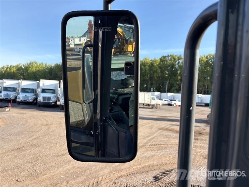 John Deere 324J Wheel Loader Iekrāvēji uz riteņiem
