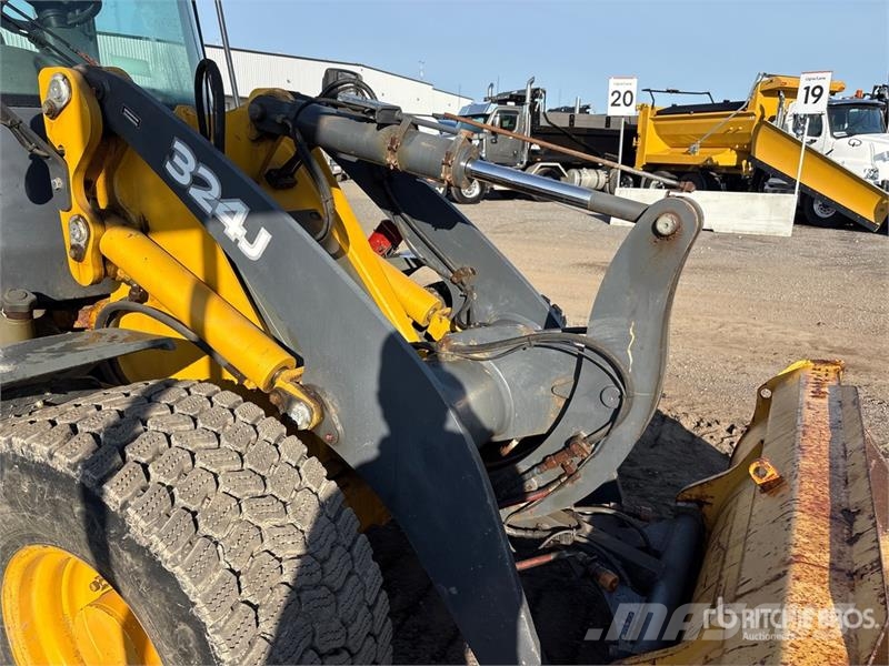 John Deere 324J Wheel Loader Iekrāvēji uz riteņiem