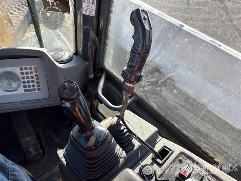 John Deere 324J Wheel Loader Iekrāvēji uz riteņiem
