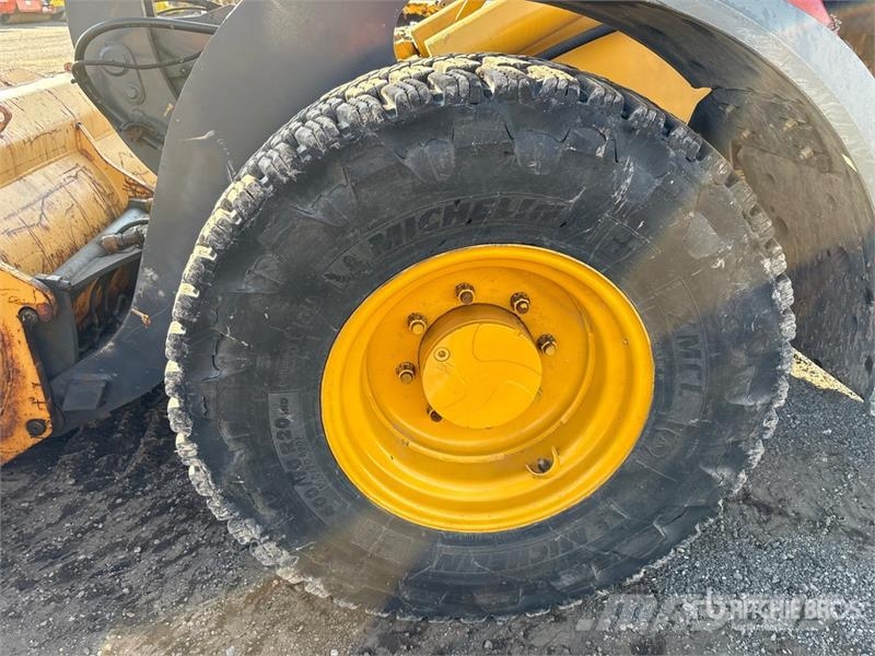 John Deere 324J Wheel Loader Iekrāvēji uz riteņiem