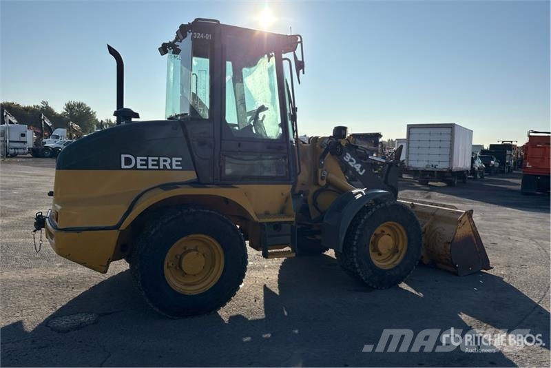 John Deere 324J Wheel Loader Iekrāvēji uz riteņiem