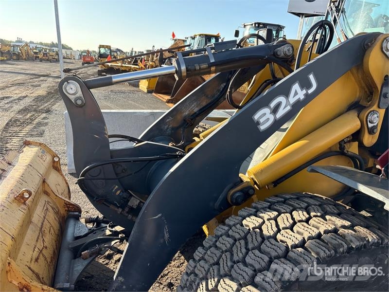 John Deere 324J Wheel Loader Iekrāvēji uz riteņiem