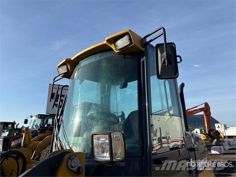John Deere 324J Wheel Loader Iekrāvēji uz riteņiem