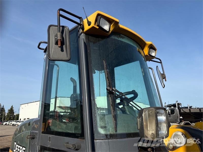 John Deere 324J Wheel Loader Iekrāvēji uz riteņiem