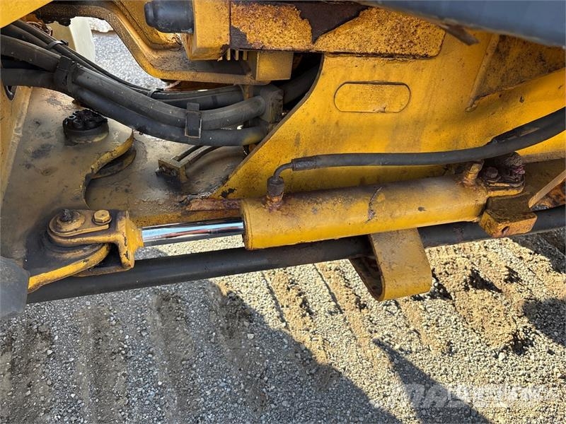 John Deere 324J Wheel Loader Iekrāvēji uz riteņiem