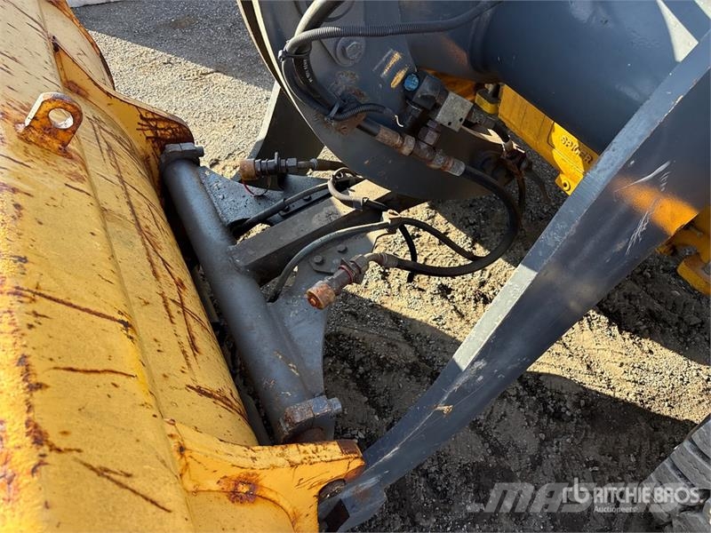 John Deere 324J Wheel Loader Iekrāvēji uz riteņiem