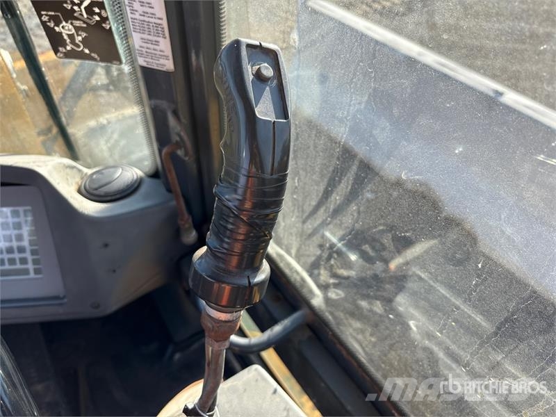 John Deere 324J Wheel Loader Iekrāvēji uz riteņiem