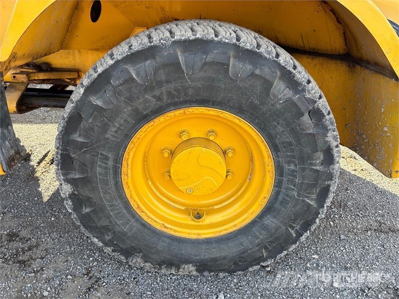 John Deere 324J Wheel Loader Iekrāvēji uz riteņiem
