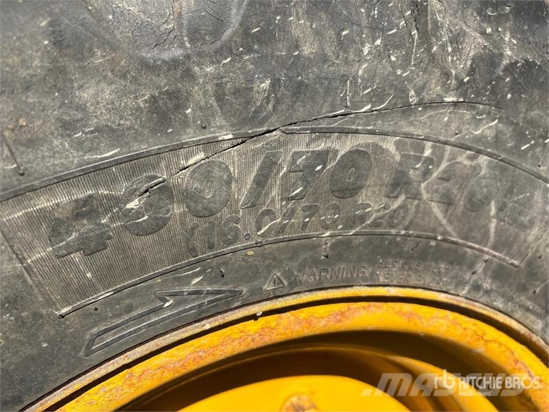 John Deere 324J Wheel Loader Iekrāvēji uz riteņiem