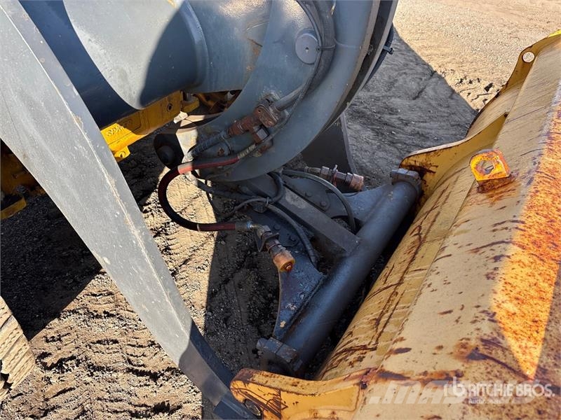John Deere 324J Wheel Loader Iekrāvēji uz riteņiem
