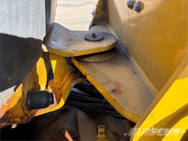 John Deere 324J Wheel Loader Iekrāvēji uz riteņiem
