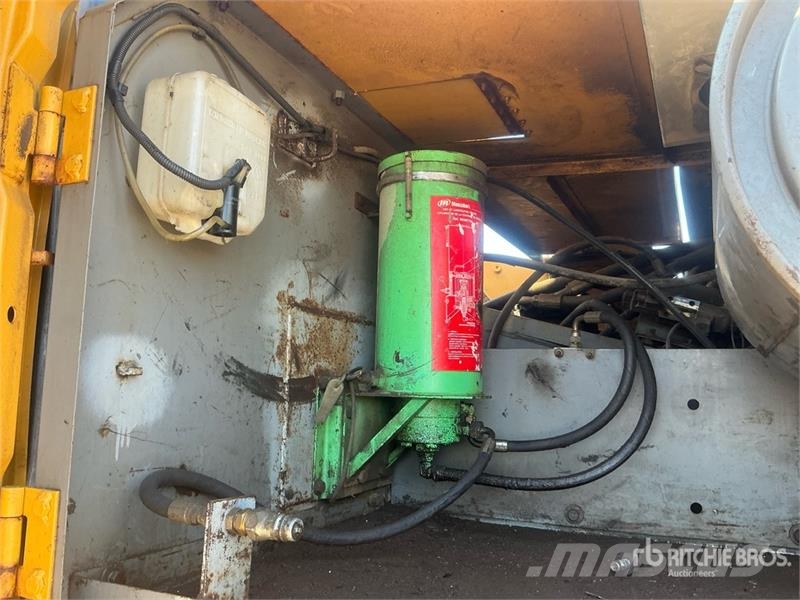 John Deere 330C LC Tracked Excavator Гусеничні екскаватори