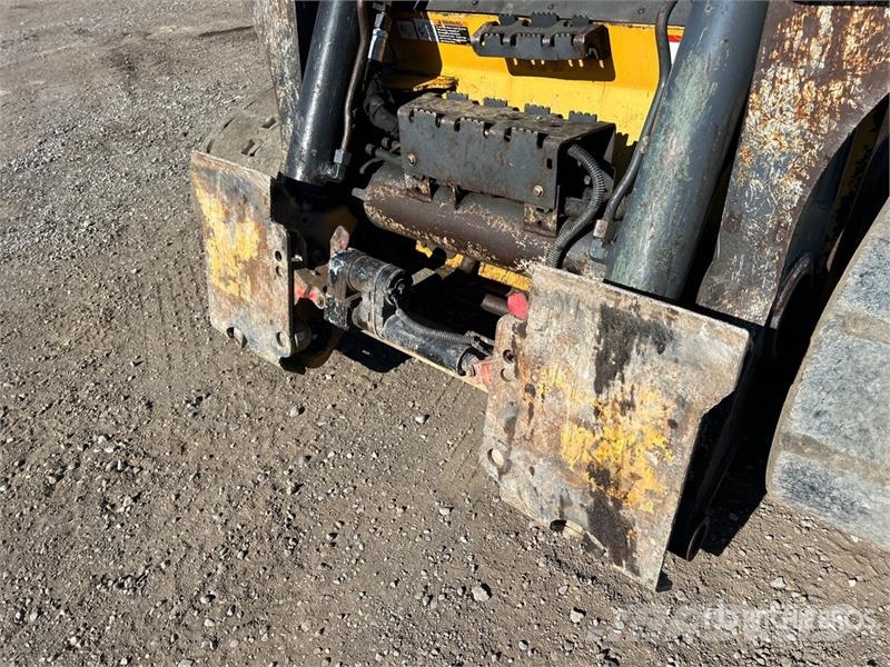 John Deere 333G Krautuvai su šoniniu pasukimu