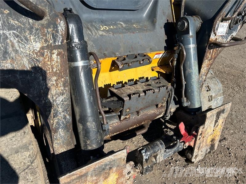 John Deere 333G Krautuvai su šoniniu pasukimu