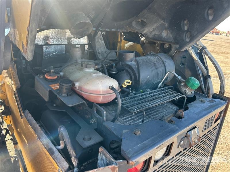 John Deere 333G Krautuvai su šoniniu pasukimu