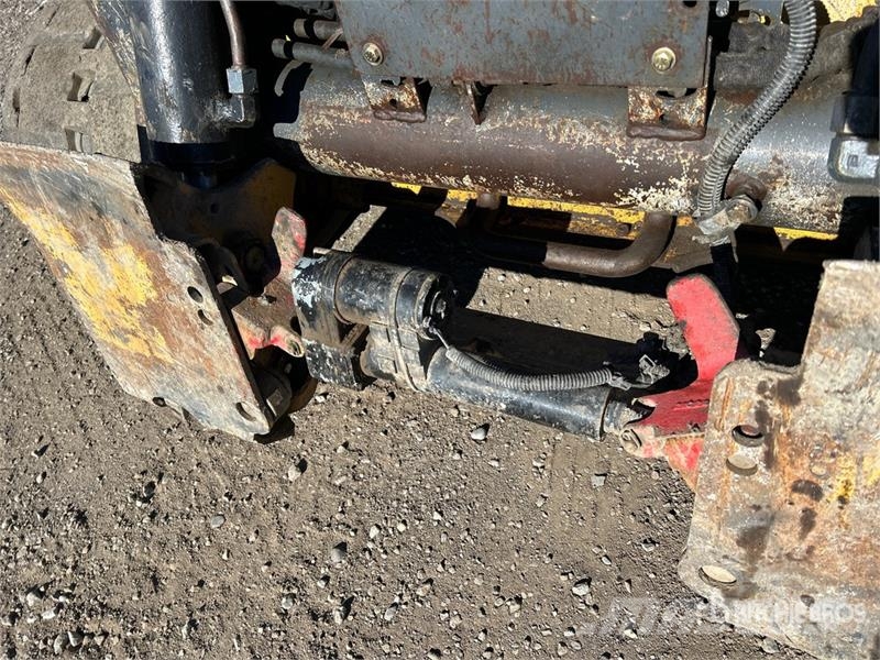John Deere 333G Krautuvai su šoniniu pasukimu