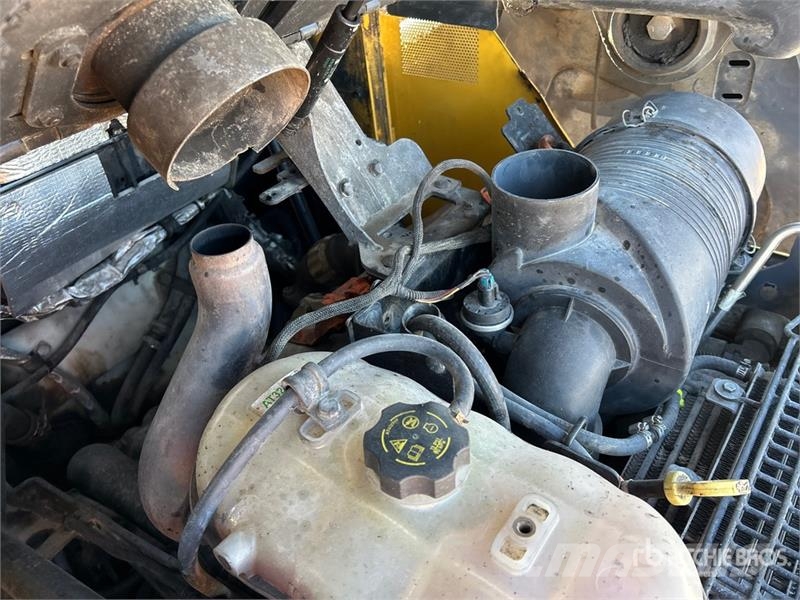 John Deere 333G Krautuvai su šoniniu pasukimu