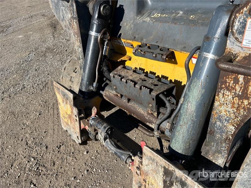 John Deere 333G Krautuvai su šoniniu pasukimu