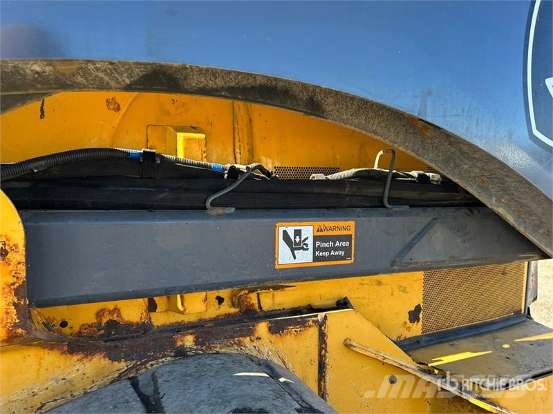 John Deere 333G Krautuvai su šoniniu pasukimu