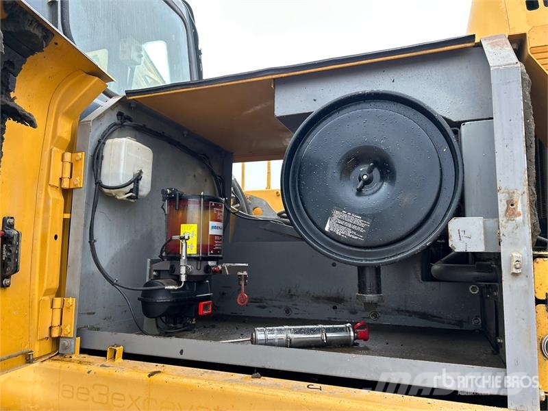 John Deere 370C Crawler excavators