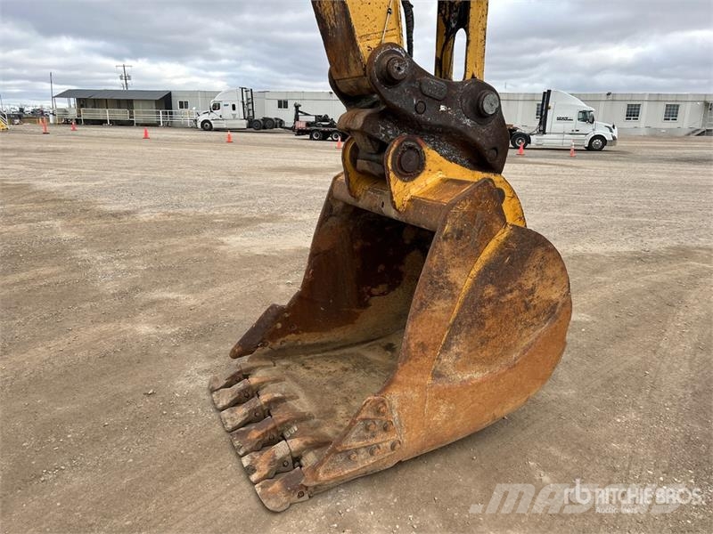 John Deere 370C Crawler excavators