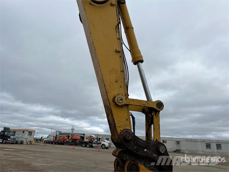 John Deere 370C Crawler excavators