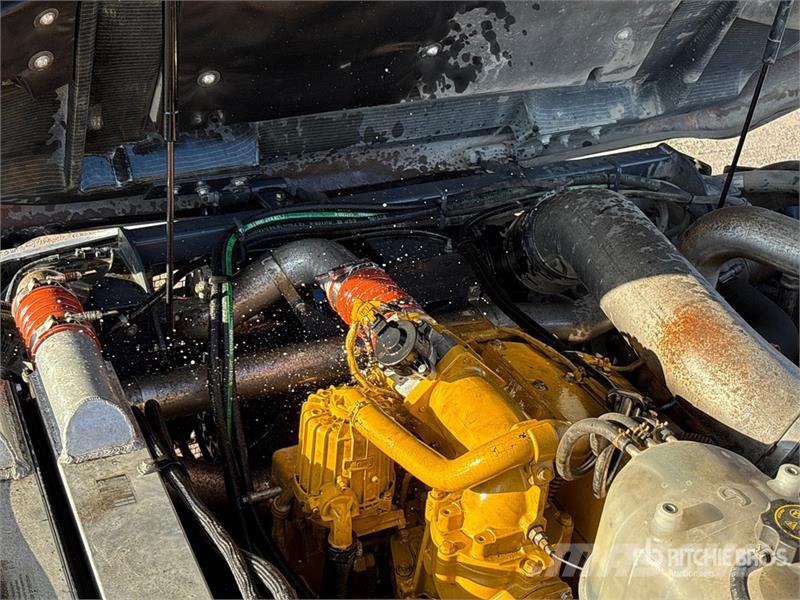 John Deere 370E Articulated Dump Truck Dumper - Knickgelenk