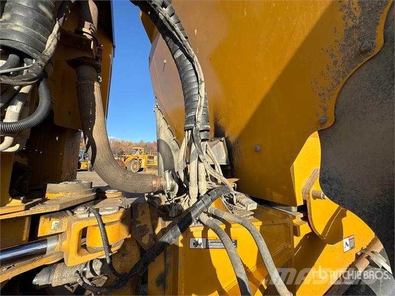 John Deere 370E Articulated Dump Truck Dumper - Knickgelenk